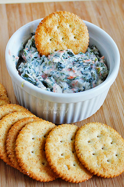 Made with Greek yogurt, spinach and carrots this recipe has all the flavor and satisfaction of a traditional spinach dip, but with less calories!