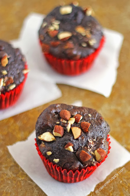 It Bakes Me Happy: Chocolate Almond Muffins