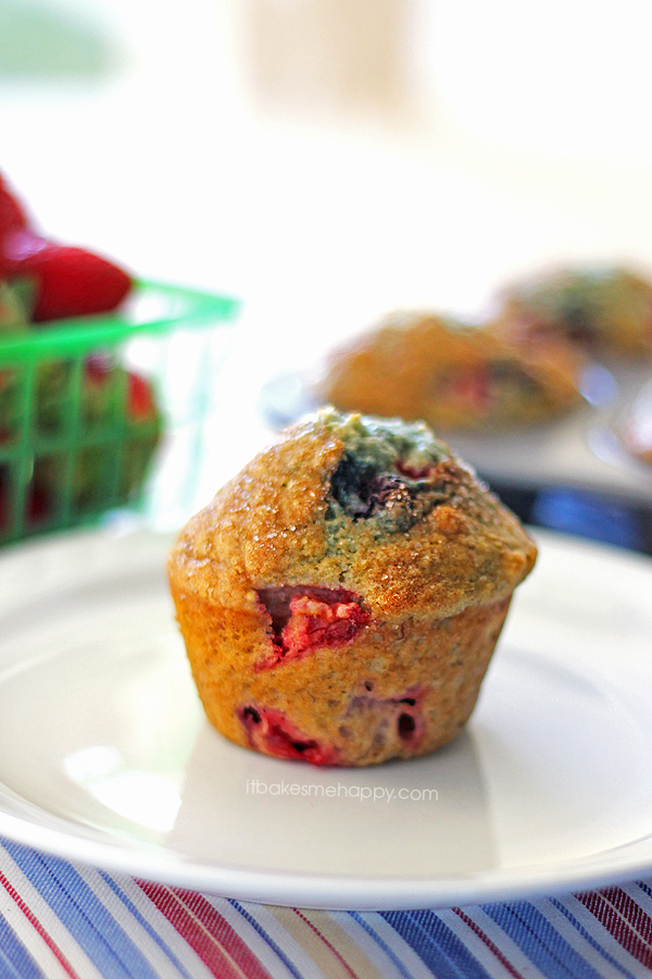Very Berry Muffins | It Bakes Me Happy