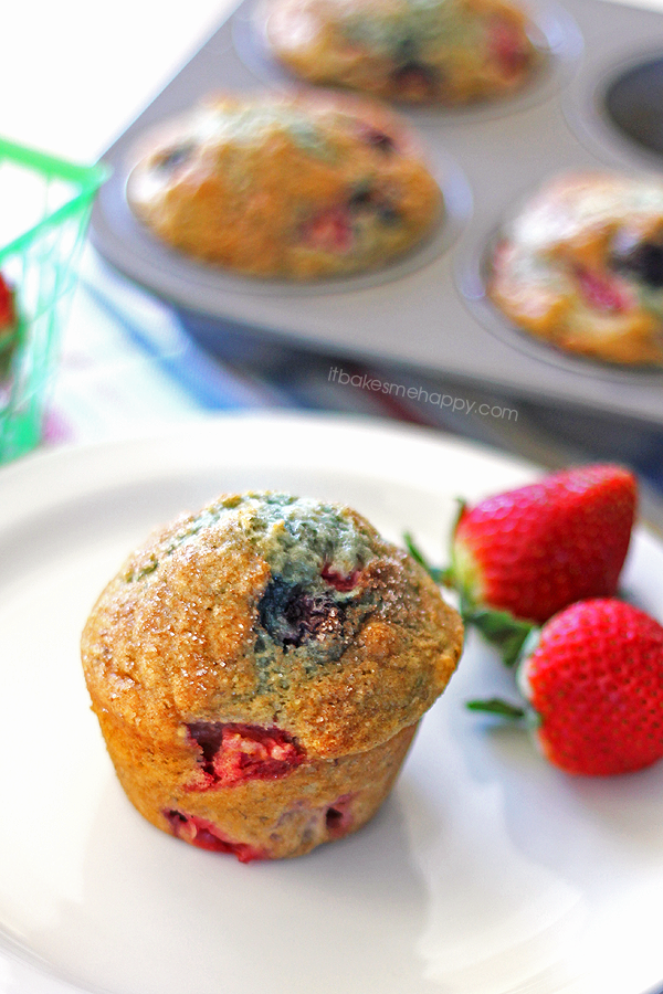 Very Berry Muffins | It Bakes Me Happy