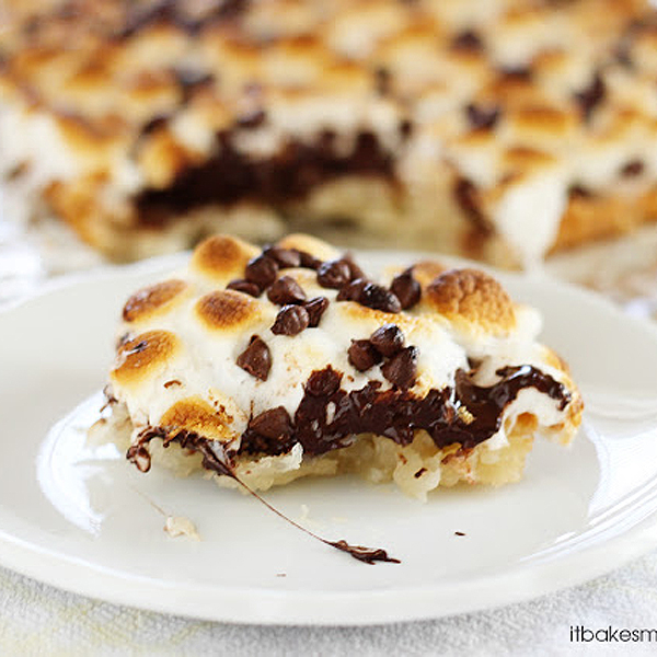 S’mores Macaroon Bars