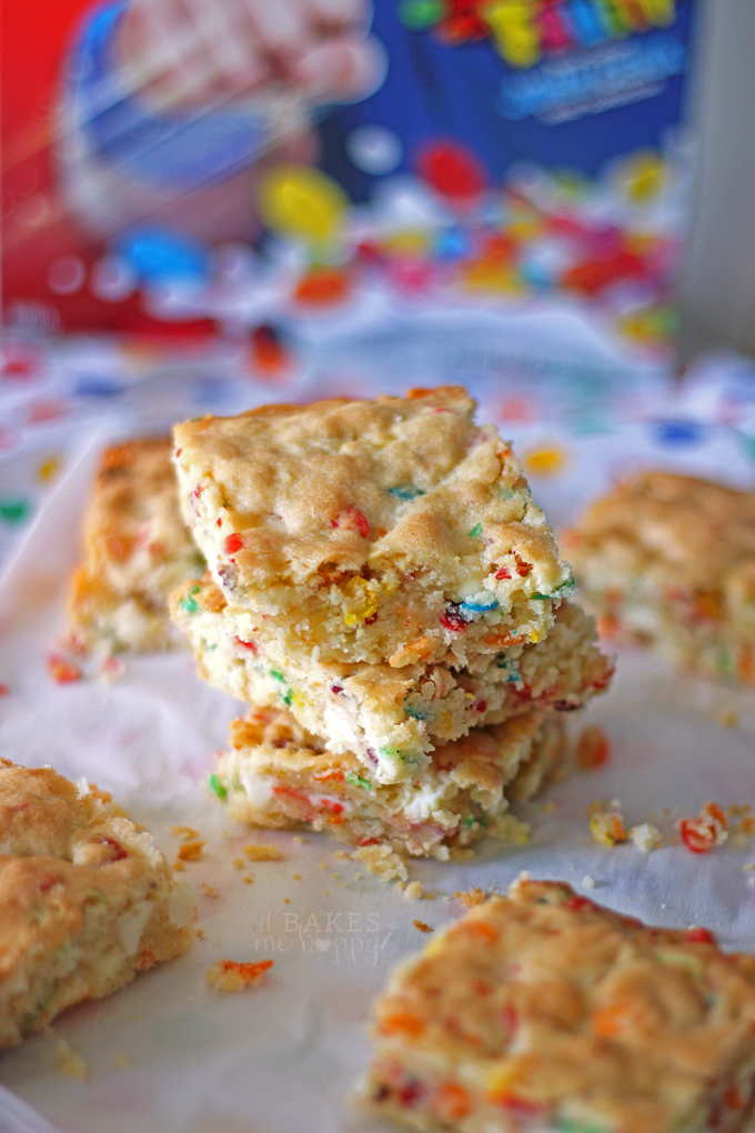 White Chocolate Fruity Pebble Bars - It Bakes Me Happy